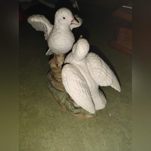 Doves Porcelain Figurine - Picture 4 of 5